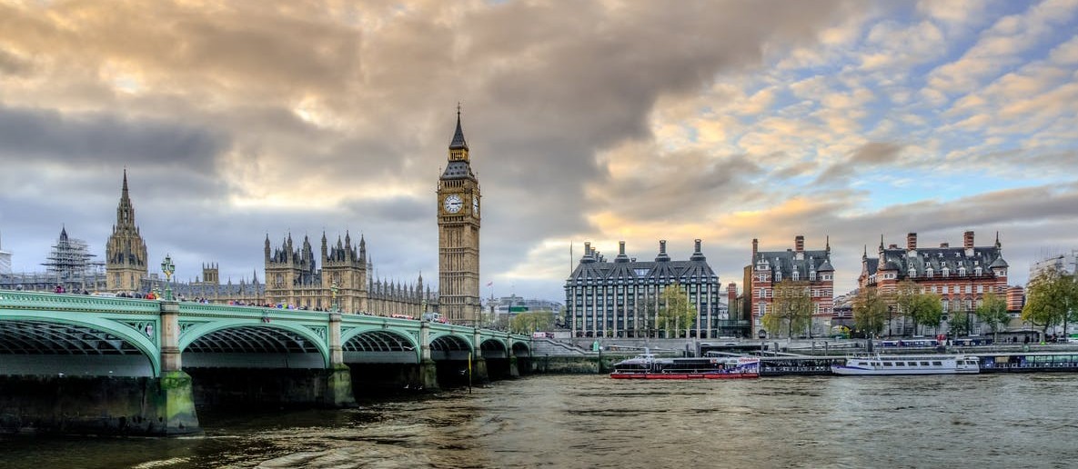 How many different Kings ruled England in the 1930s?