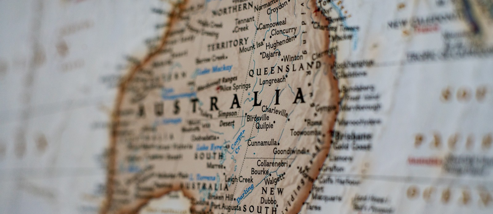 When did Australia gain independence from Britain?