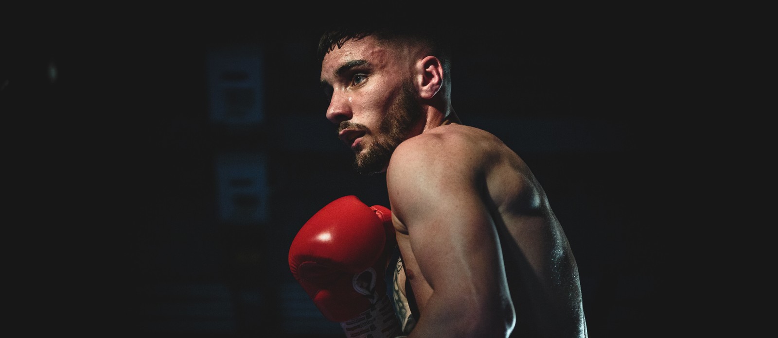 Which term is used to describe a lefthanded boxer?