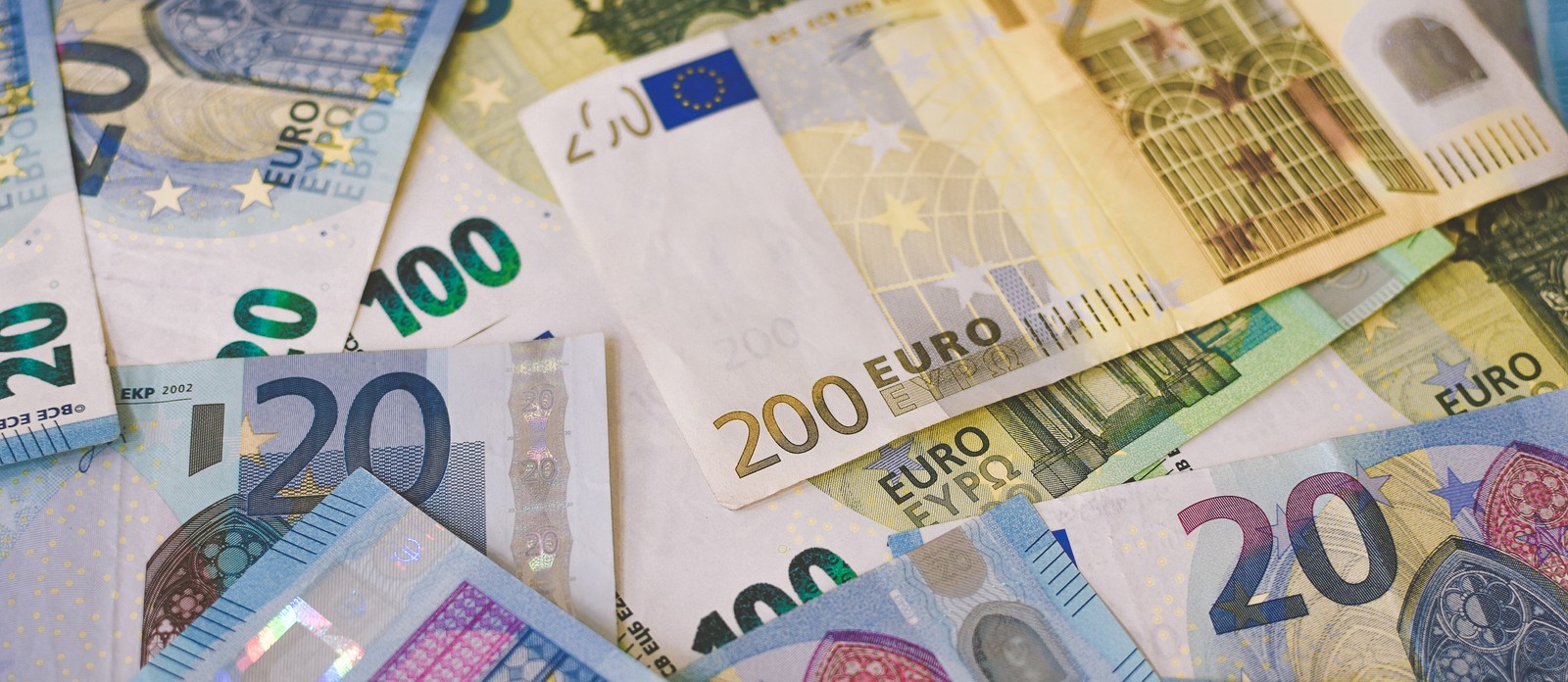 In which year did Italy start using the euro as currency?