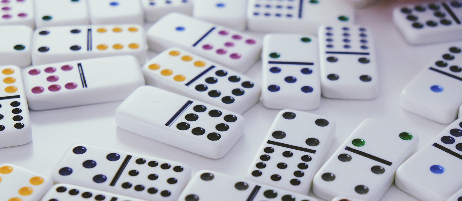 How many dominoes are there in a standard set?