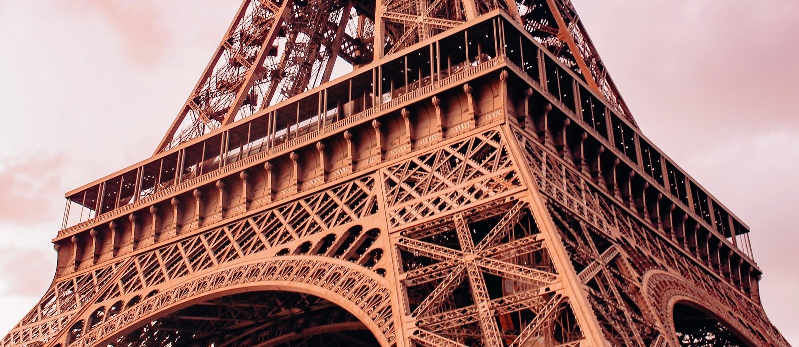 When was the Eiffel Tower's construction completed?