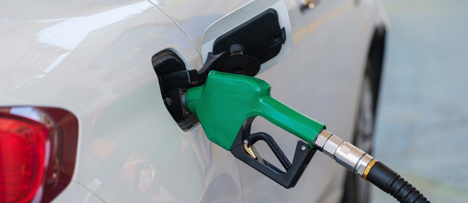 Which two U.S. states don't have selfserve gas stations?